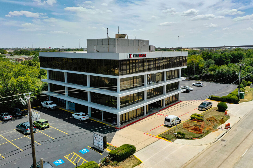 1106 N State Highway 360, Grand Prairie, TX à louer - Photo de l’immeuble – Image 1 sur 5