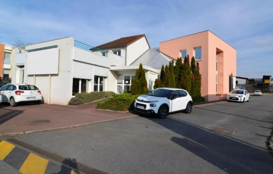 Local d’activités dans Montesson à louer - Photo de l’immeuble – Image 1 sur 17
