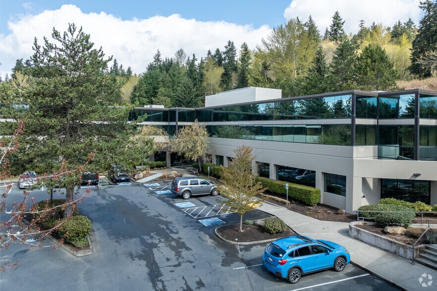 11120 NE 33rd Pl, Bellevue, WA à louer - Photo de l’immeuble – Image 1 sur 5