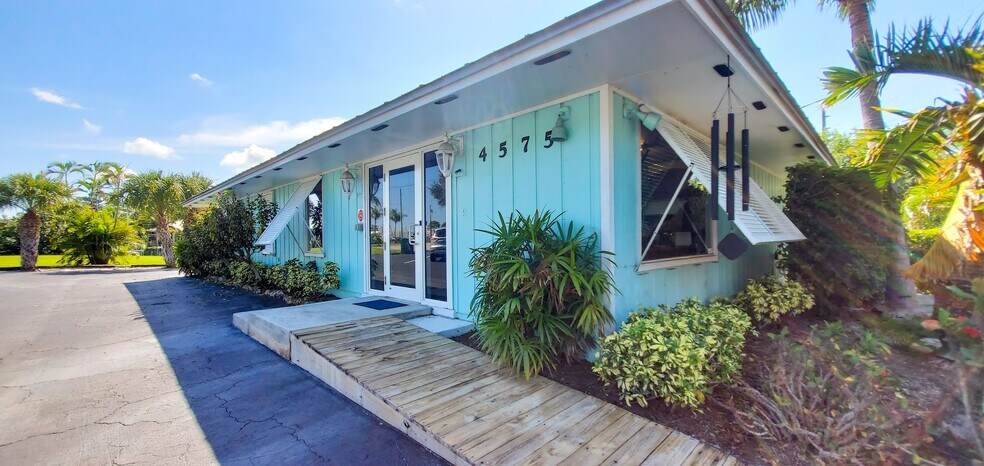 4575 SE Dixie Hwy, Stuart, FL à vendre - Photo de l’immeuble – Image 2 sur 20