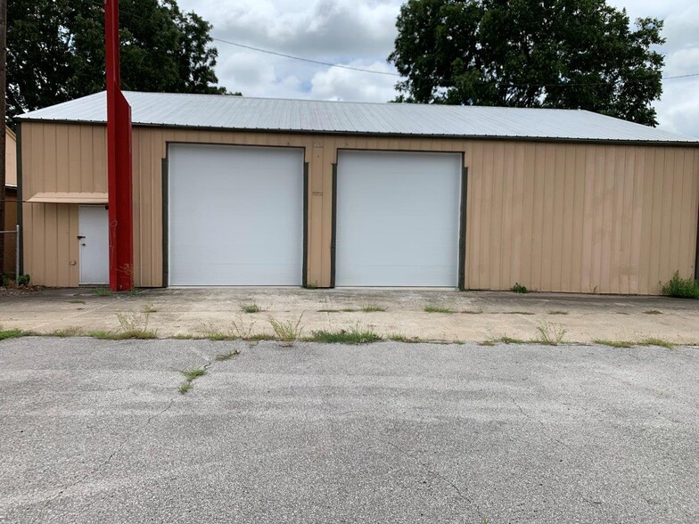 177 S Pence St, East Alton, IL à louer - Photo de l’immeuble – Image 2 sur 12