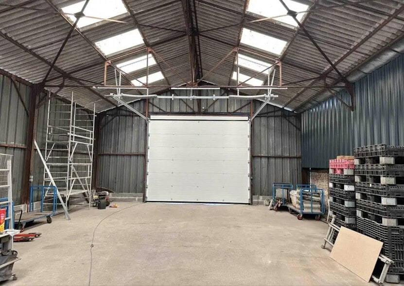 Industriel/Logistique dans Fretin à louer - Photo de l’immeuble – Image 3 sur 3