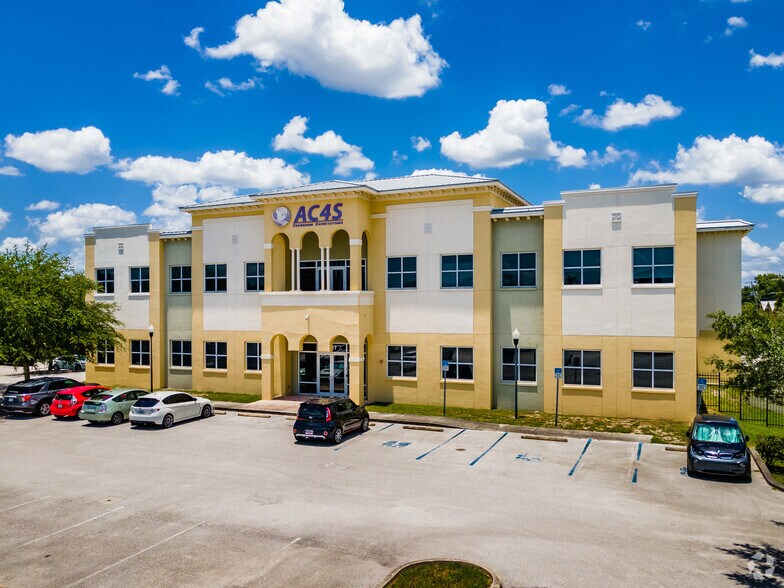 4017 W Dr Martin Luther King Jr Blvd, Tampa, FL à louer - Photo de l’immeuble – Image 1 sur 20
