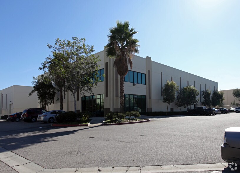 7720 Airport Business Pky, Van Nuys, CA à louer - Photo principale – Image 1 sur 3