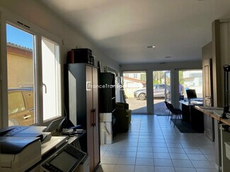 Plus de détails pour Local commercial à louer