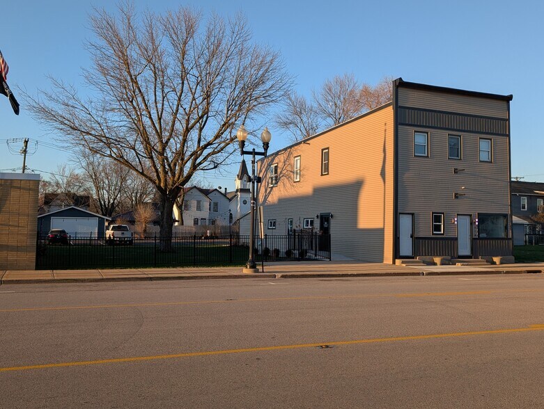 518 W Main St, Kirkland, IL à vendre - Photo de l’immeuble – Image 2 sur 27