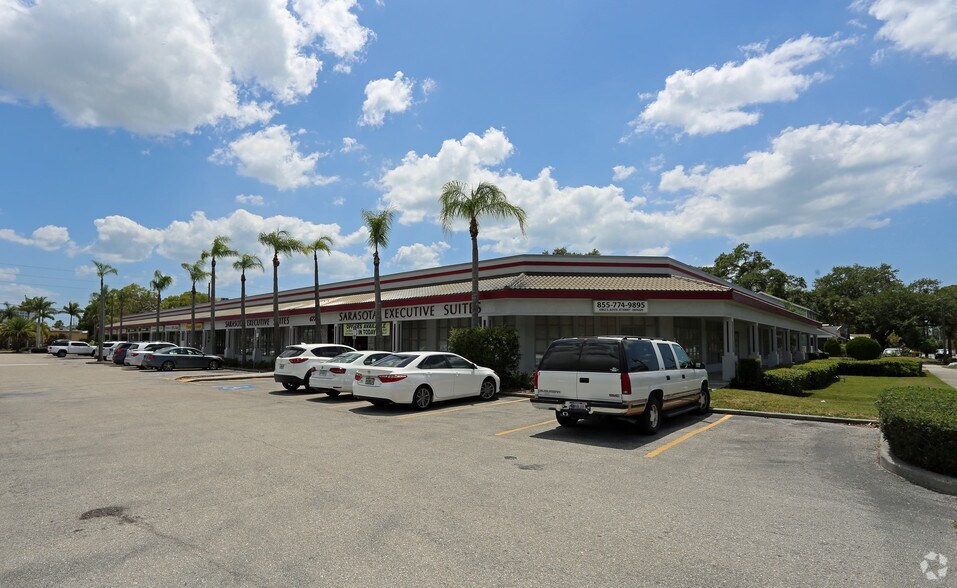 601-677 N Washington Blvd, Sarasota, FL à louer - Photo de l’immeuble – Image 2 sur 18