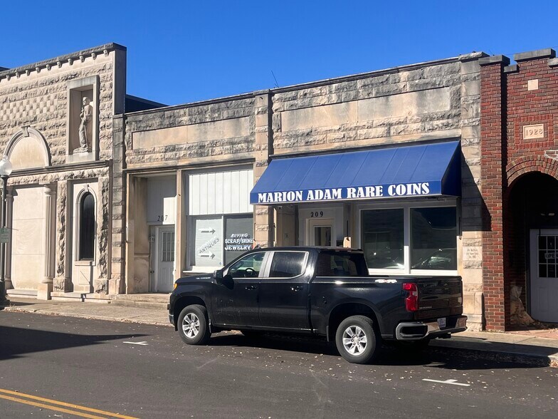 207-209 N Sale St, Ellettsville, IN à vendre - Photo de l’immeuble – Image 2 sur 14