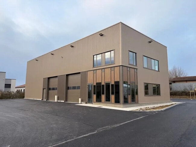 Plus de détails pour Local d’activités à vendre