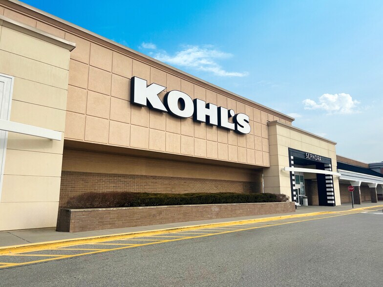 220 Route 12, Groton, CT à louer - Photo de l’immeuble – Image 2 sur 10