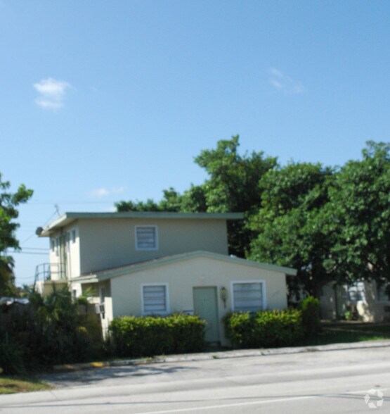 3740 W Hallandale Beach Blvd, Pembroke Park, FL à vendre - Photo de l’immeuble – Image 2 sur 2