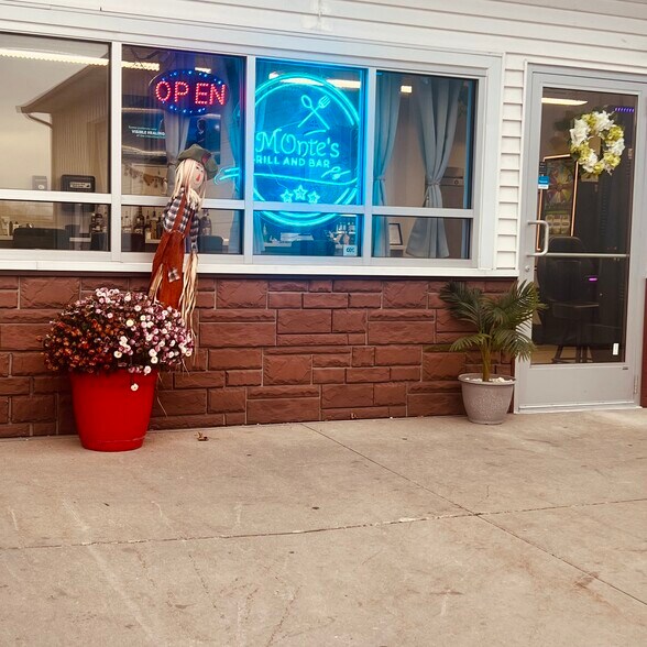 790 Wolf Rd, Random Lake, WI à vendre - Photo de l’immeuble – Image 3 sur 23