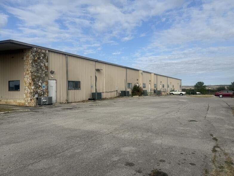 23129 N Interstate 35, New Braunfels, TX à louer - Photo de l’immeuble – Image 2 sur 5