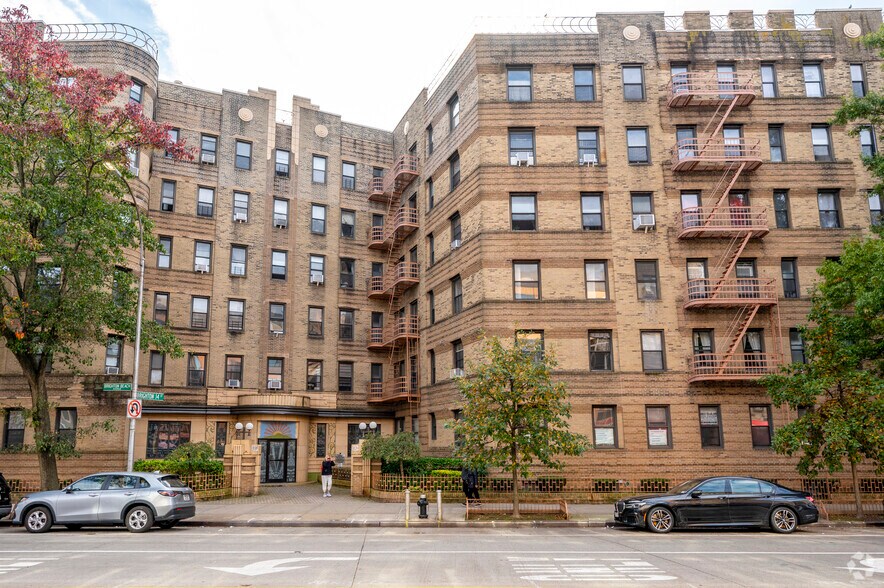 1120 Brighton Beach Ave, Brooklyn, NY à vendre - Photo de l’immeuble – Image 3 sur 29