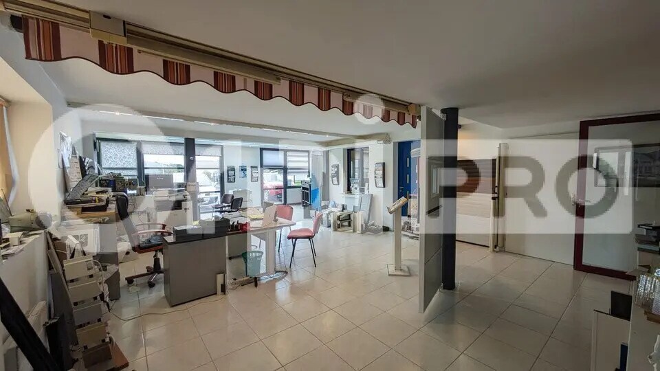 Local d’activités dans Le Pouliguen à louer - Photo de l’immeuble – Image 2 sur 4