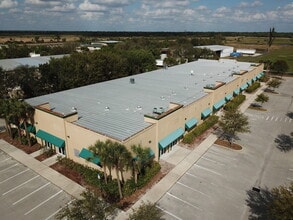 2050 Commerce Ave, Immokalee, FL à louer Photo de l’immeuble– Image 2 sur 3