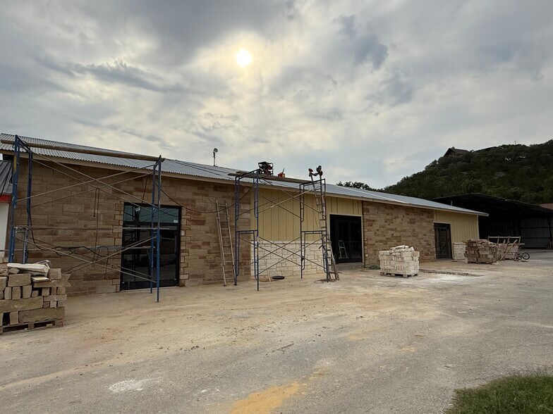 1600 FM 2673, Canyon Lake, TX à louer - Photo de la construction – Image 2 sur 4