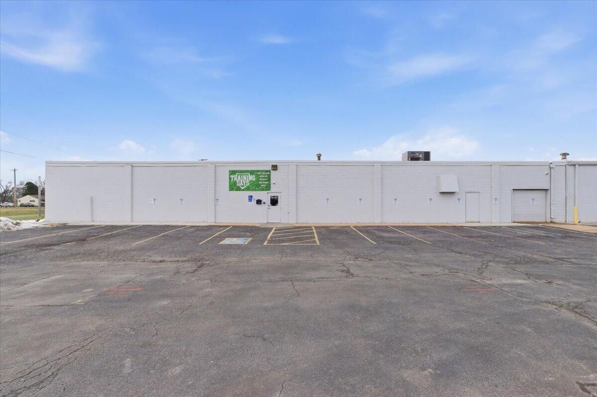 3415 W Broadway, Council Bluffs, IA à louer Photo principale– Image 1 sur 16