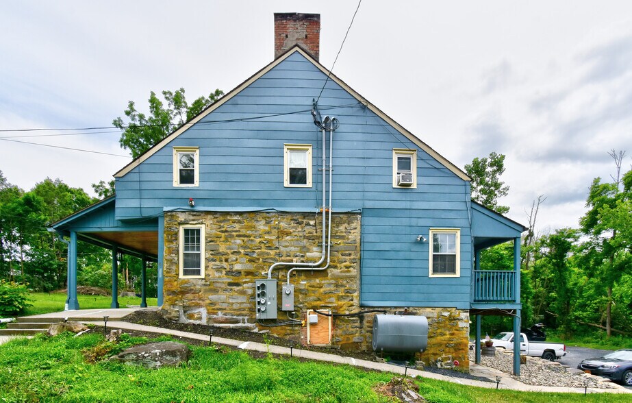 967 Little Britain Rd, New Windsor Township, NY à vendre - Photo de l’immeuble – Image 3 sur 38