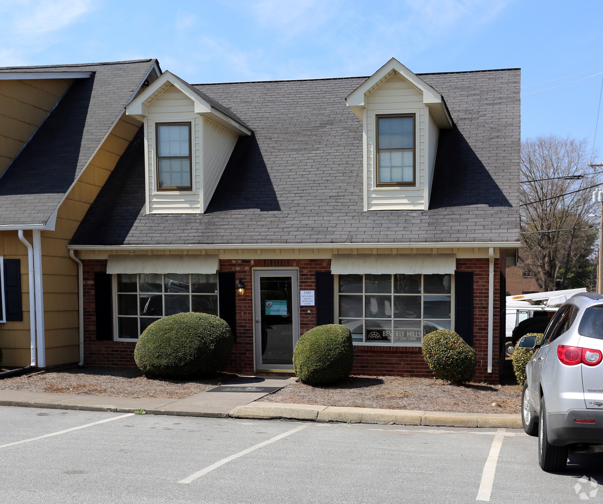 1300 Westgate Center Dr, Winston-Salem, NC à louer Photo principale– Image 1 sur 7