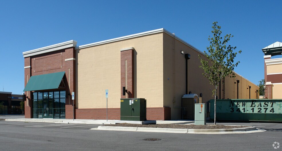 744 SW Greenville Blvd, Greenville, NC à louer - Photo de l’immeuble – Image 2 sur 2