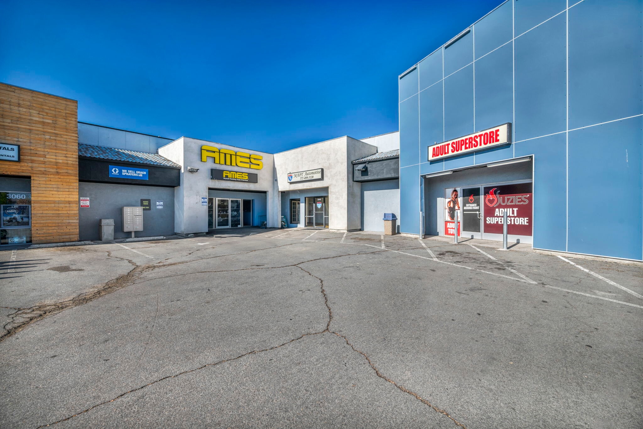 3000-3090 Mill St, Reno, NV à louer Photo de l’immeuble– Image 1 sur 2