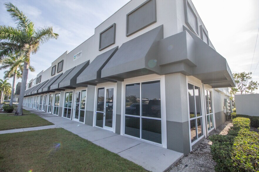 6640 Taylor Rd, Punta Gorda, FL à vendre - Photo de l’immeuble – Image 2 sur 21