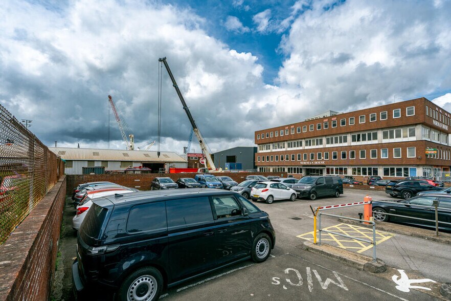 Kettering Ter, Portsmouth à louer - Photo de l’immeuble – Image 2 sur 3