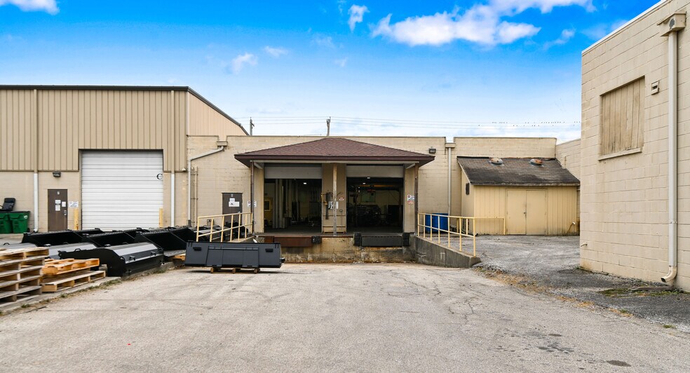 464 Southpoint Cir, Brownsburg, IN à vendre - Photo de l’immeuble – Image 2 sur 6