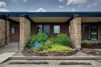 2815 Willetta St SW, Albany, OR à louer Photo de l’immeuble– Image 1 sur 55