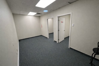 365 W 2nd Ave, Escondido, CA à louer Photo intérieure– Image 1 sur 2