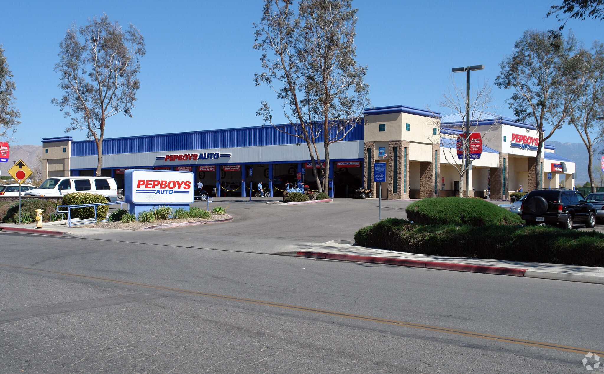 2050 W Florida Ave, Hemet, CA à vendre Photo de l’immeuble– Image 1 sur 8