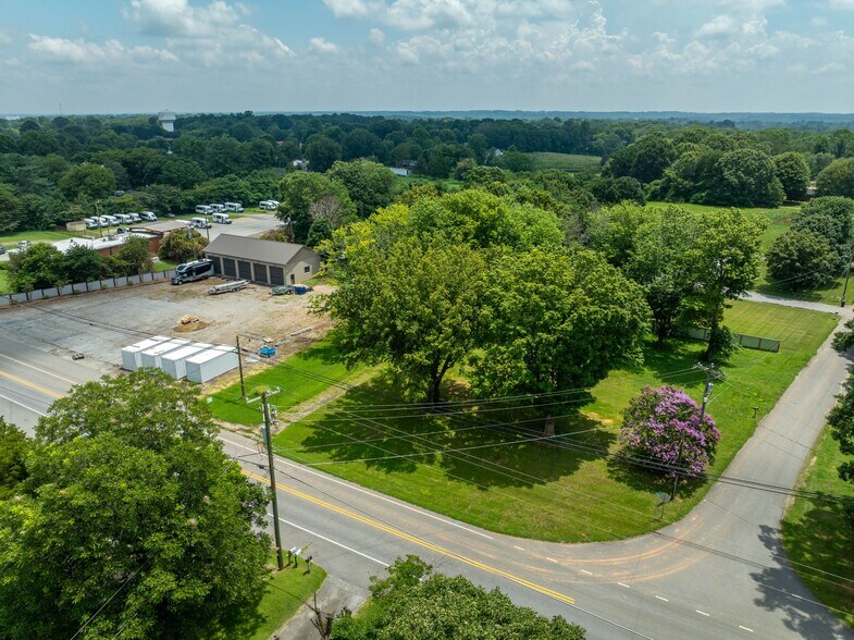 1417 W Main St, Yadkinville, NC à vendre - Photo de l’immeuble – Image 2 sur 41