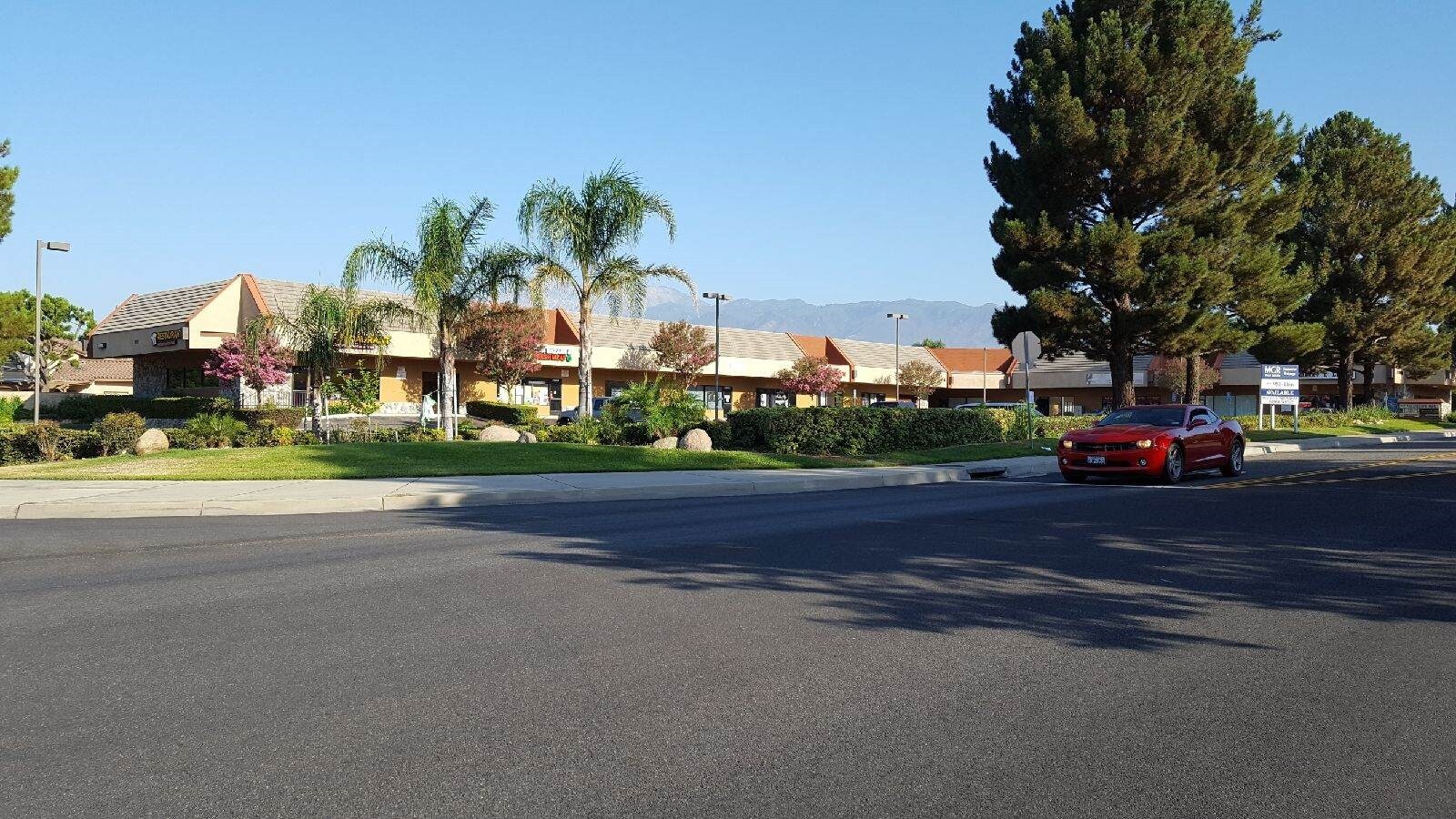 17070 Walnut Village Pky, Fontana, CA à louer Photo de l’immeuble– Image 1 sur 5