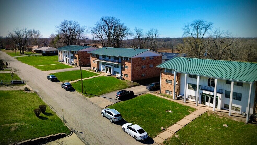105 S Elder Ln, Decatur, IL à vendre - Photo de l’immeuble – Image 3 sur 16