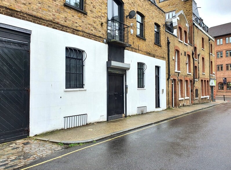 8 Vine Yard, Londres à louer - Photo de l’immeuble – Image 2 sur 6