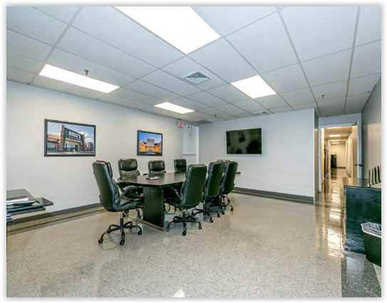 675 Main St, Westbury, NY à louer Photo intérieure– Image 1 sur 5