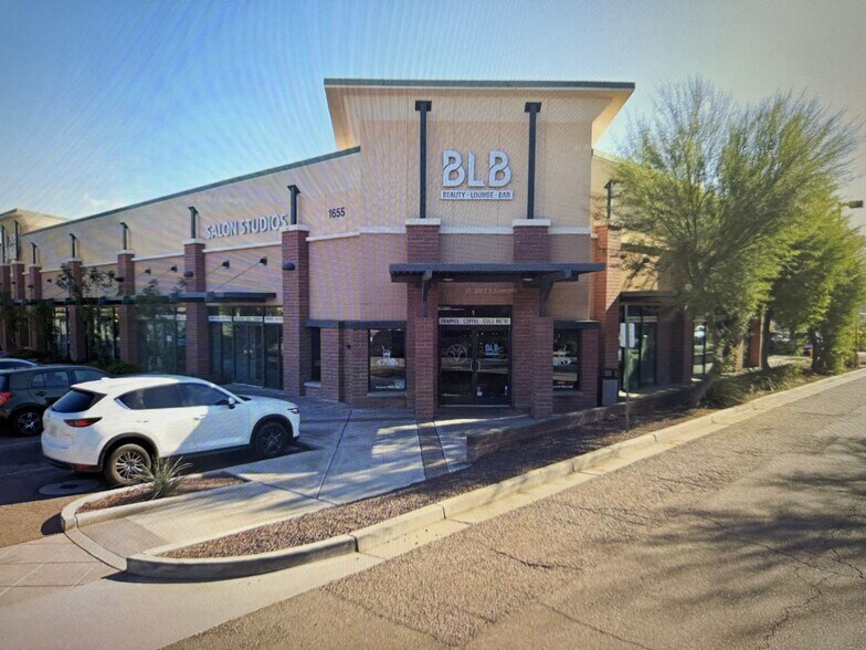 1655 W Chandler Blvd, Chandler, AZ à louer - Photo de l’immeuble – Image 2 sur 10