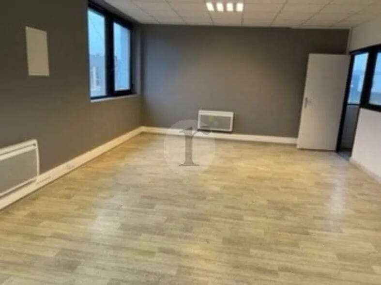 Local d’activités dans Lesquin à louer - Photo de l’immeuble – Image 3 sur 7