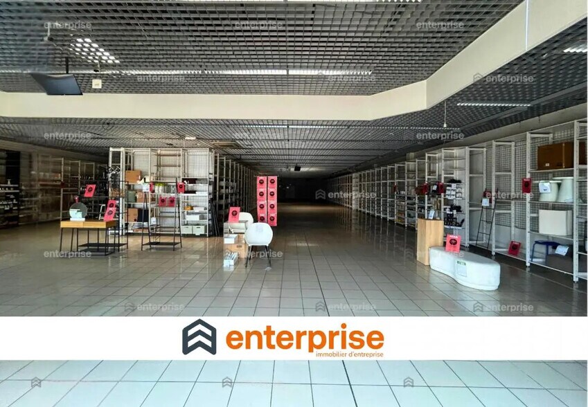 Local commercial dans Compiègne à louer - Photo de l’immeuble – Image 1 sur 3