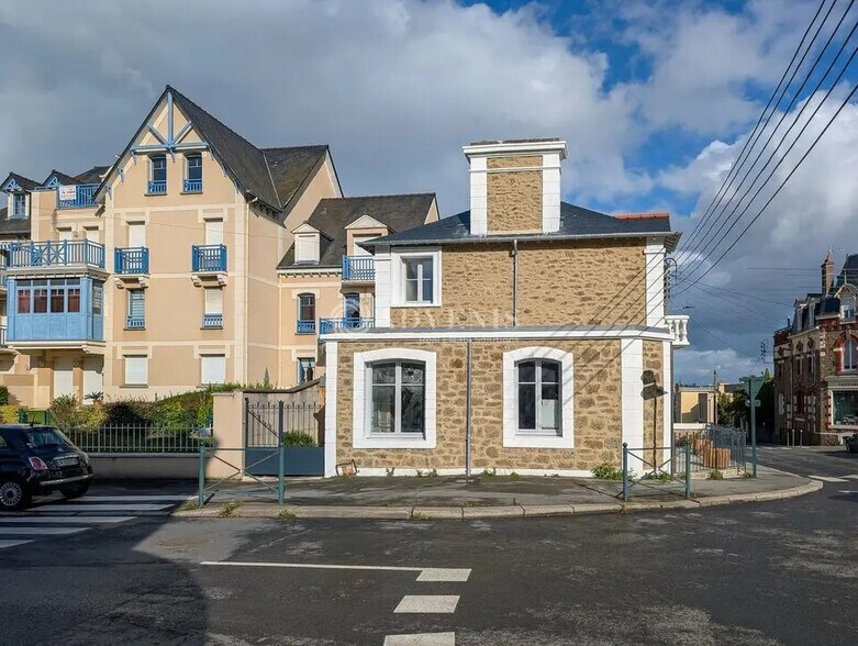 Bureau dans Dinard à louer - Photo de l’immeuble – Image 2 sur 7