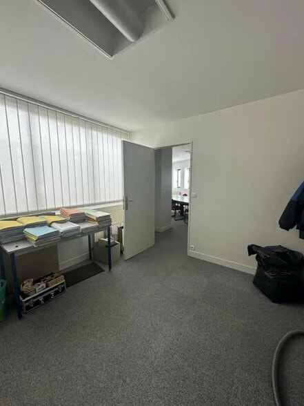 Bureau dans SAINT-OUEN-L'AUMONE à louer - Photo intérieure – Image 3 sur 4