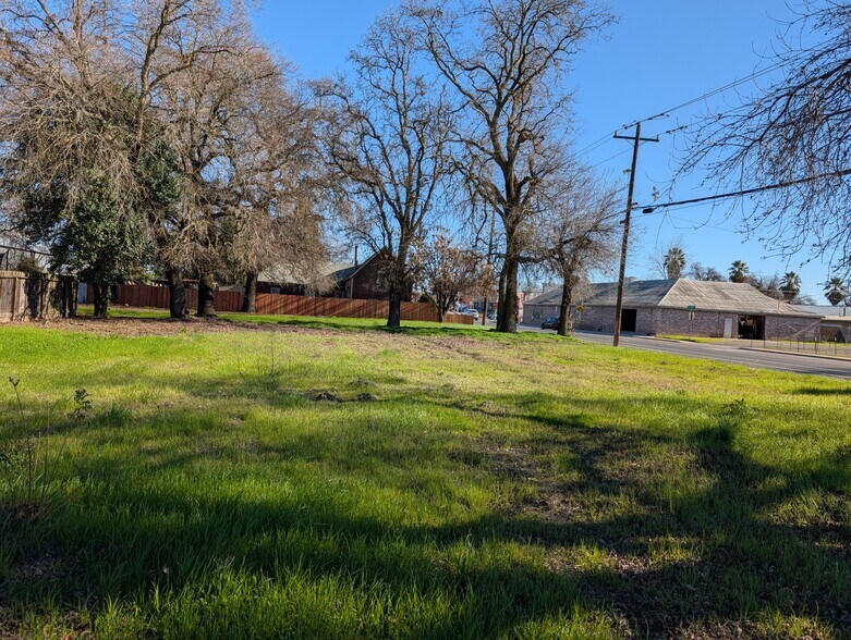 17,424 sq. ft. vacant commercial land portefeuille de 2 biens à vendre sur LoopNet.fr - Photo de l’immeuble – Image 2 sur 3