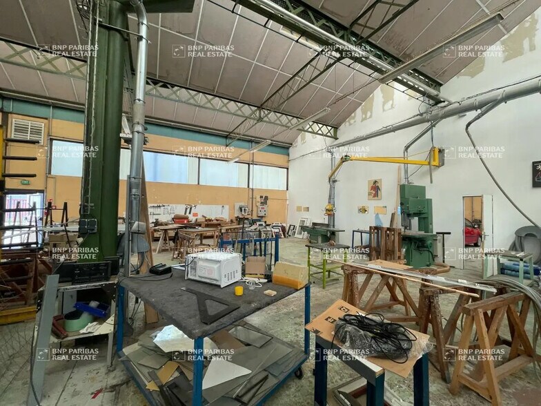 Local d'activités dans Vaulx-en-Velin à vendre - Photo de l’immeuble – Image 3 sur 10