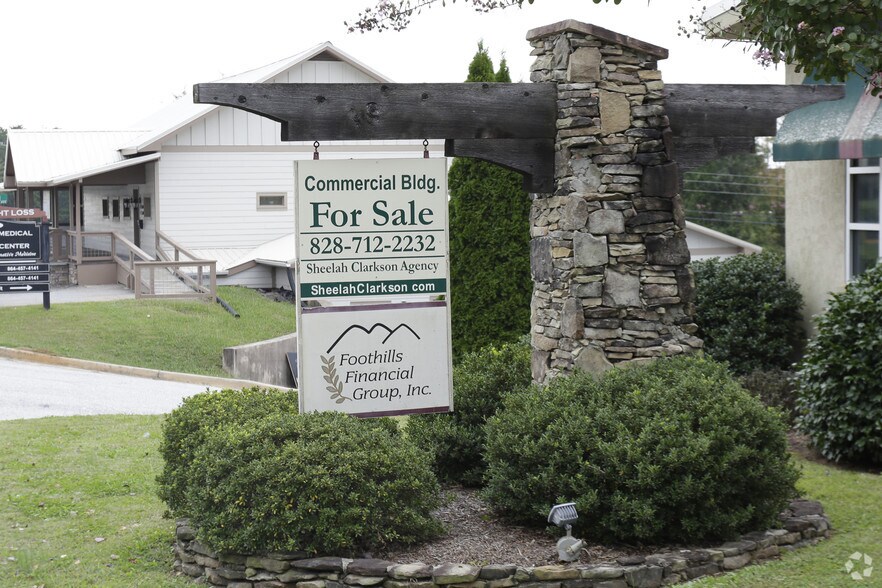 100 Edgewood Ave, Landrum, SC à vendre - Photo de l’immeuble – Image 3 sur 34