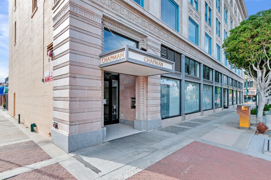 110 E Wilshire Ave, Fullerton, CA à louer - Photo de l’immeuble – Image 2 sur 5