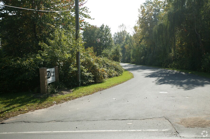 103 Old Windsor Rd, Bloomfield, CT à vendre - Photo principale – Image 1 sur 1