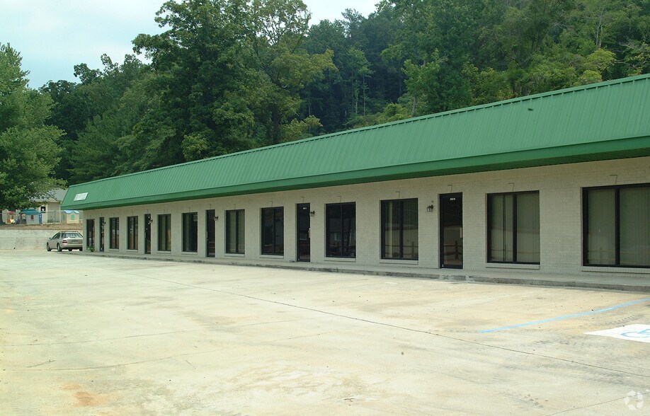 262 Yeager Pky, Pelham, AL à louer - Photo de l’immeuble – Image 2 sur 5