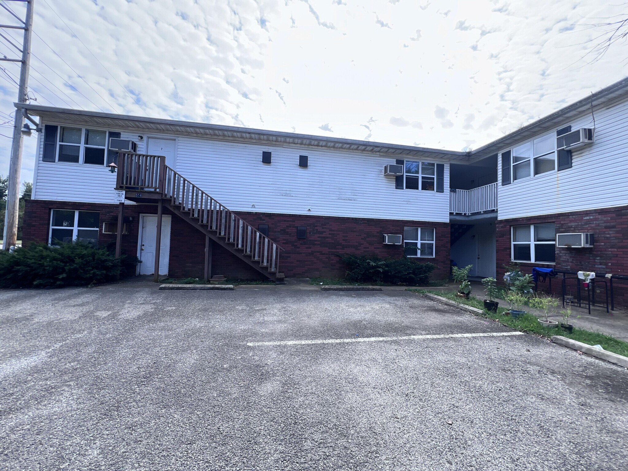 512 S Wall St, Carbondale, IL à vendre Photo de l’immeuble– Image 1 sur 10