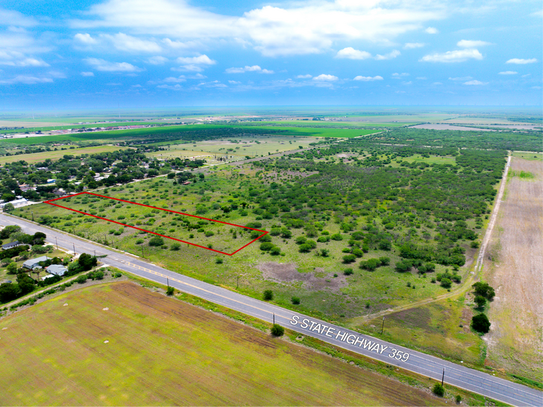 E Montana St, Mathis, TX à vendre - Photo de l’immeuble – Image 2 sur 10